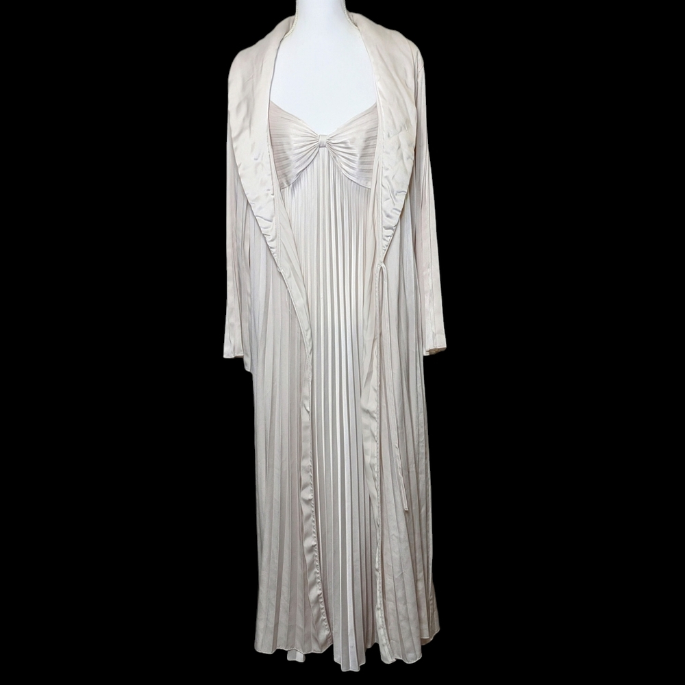 Cabernet Cream Robe - Picture 5 of 12